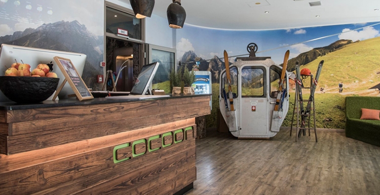 Die Rezeption des Cocoon-Hotels am Hauptbahnhof in München. Foto: Cocoon- und Eckelmann Hotels